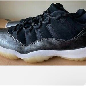 Jordan 11’s low baron’s black/silver